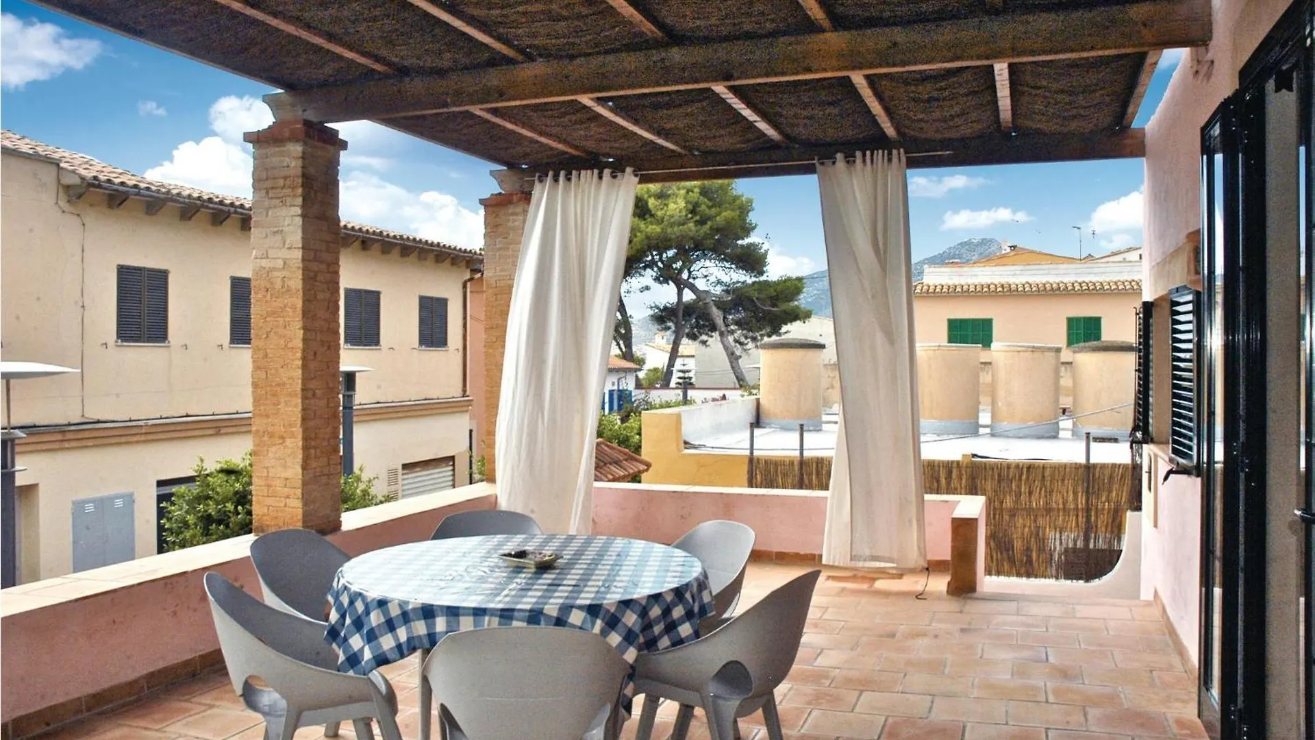 Stunning Home In San Telmo With Kitchen Sant Elm